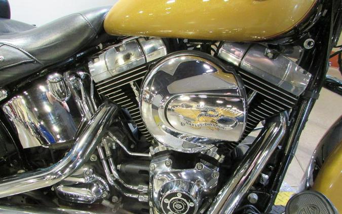 2017 Harley-Davidson® FLSTC - Heritage Softail® Classic