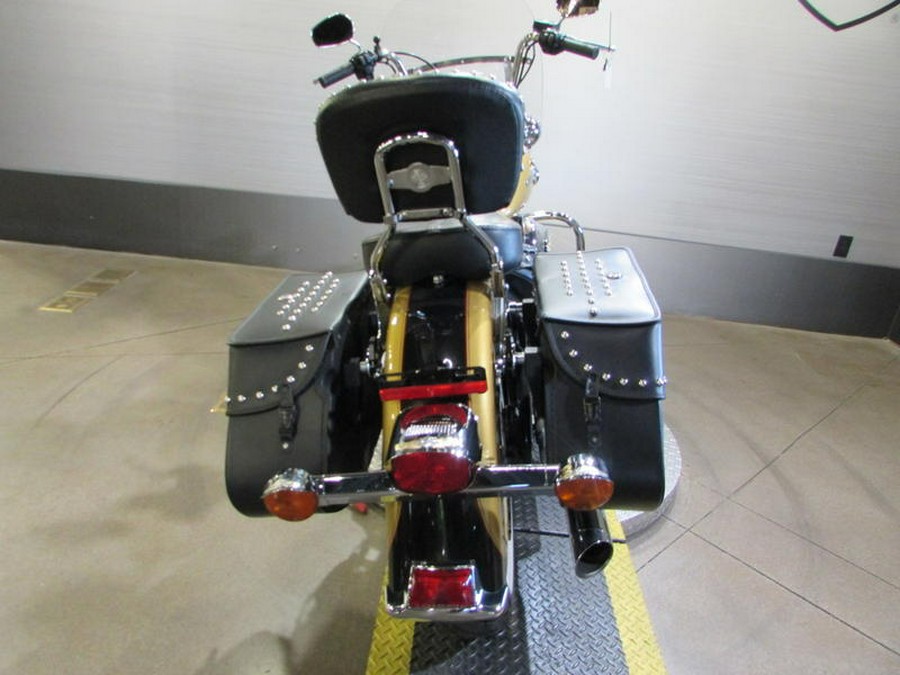 2017 Harley-Davidson® FLSTC - Heritage Softail® Classic