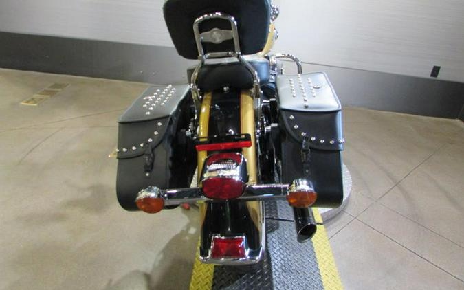 2017 Harley-Davidson® FLSTC - Heritage Softail® Classic