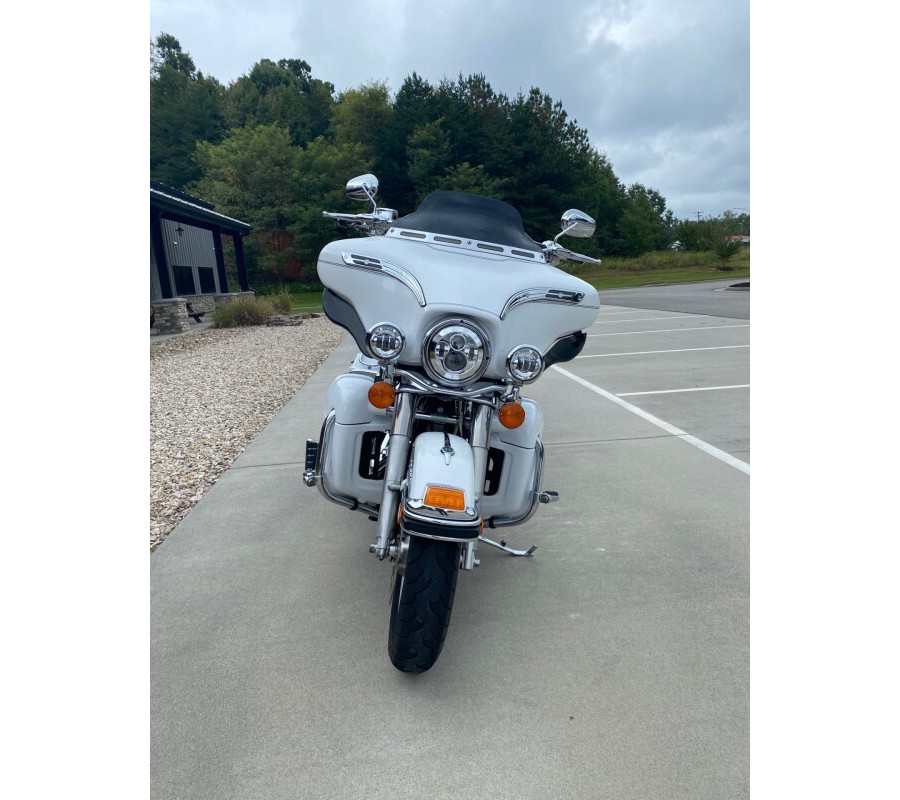 2012 Electra Glide Ultra Classic 103 White Hot Pearl w/ Pinstripe