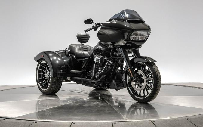 2023 HARLEY-DAVIDSON FLTRT ROAD GLIDE 3 in Vivid Black 10872 miles