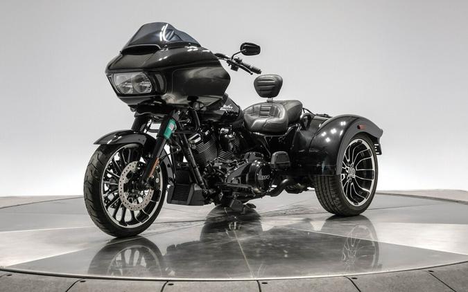 2023 HARLEY-DAVIDSON FLTRT ROAD GLIDE 3 in Vivid Black 10872 miles