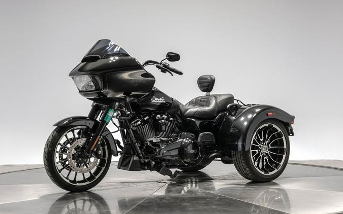 2023 HARLEY-DAVIDSON FLTRT ROAD GLIDE 3 in Vivid Black 10872 miles