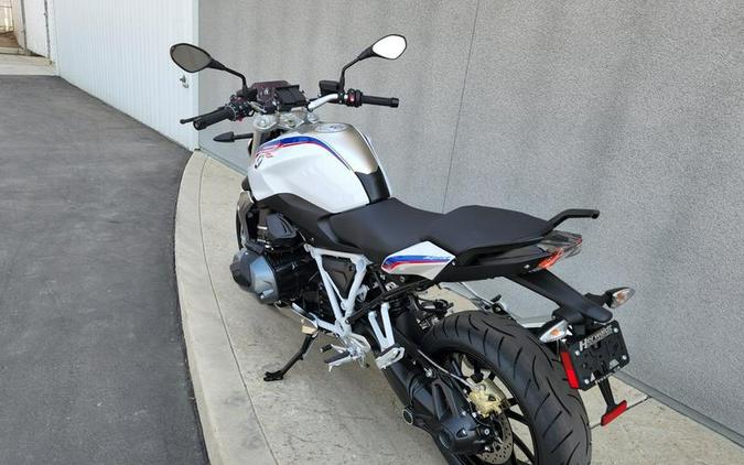 2022 BMW R 1250 R Light White / Racing Blue / Racing Red