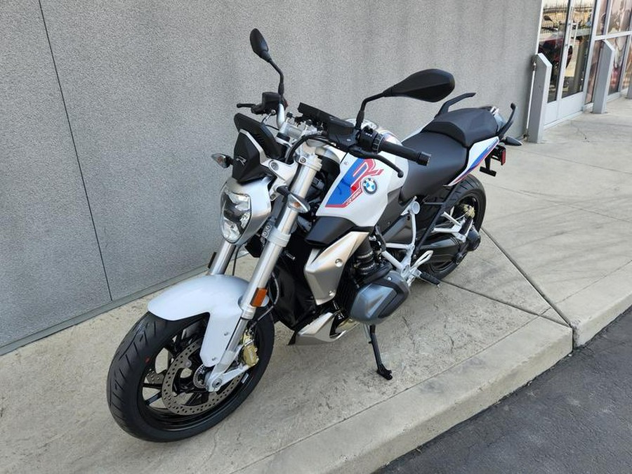 2022 BMW R 1250 R Light White / Racing Blue / Racing Red