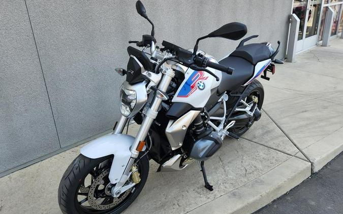 2022 BMW R 1250 R Light White / Racing Blue / Racing Red