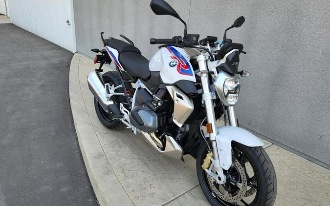 2022 BMW R 1250 R Light White / Racing Blue / Racing Red