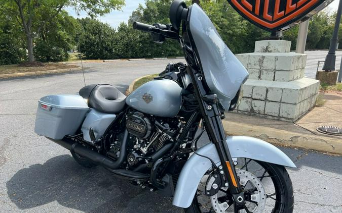 2023 FLHXS Street Glide® Special in Atlas Silver Metallic