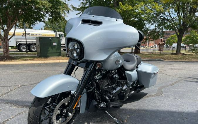 2023 FLHXS Street Glide® Special in Atlas Silver Metallic