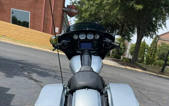 2023 FLHXS Street Glide® Special in Atlas Silver Metallic