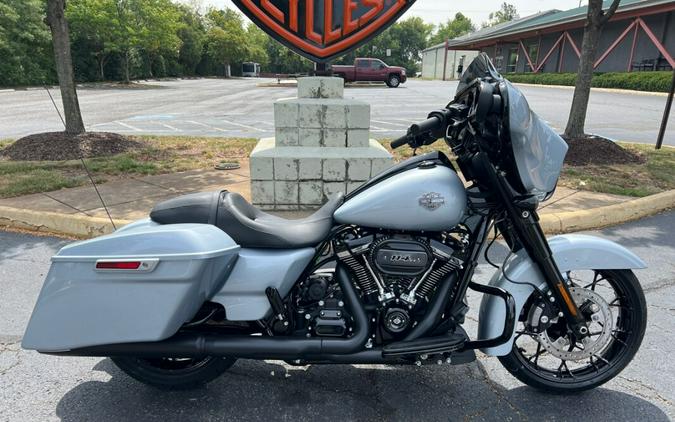 2023 FLHXS Street Glide® Special in Atlas Silver Metallic