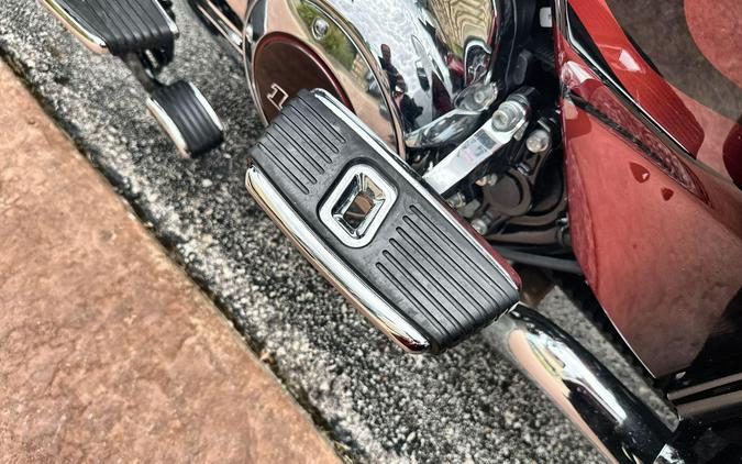 2022 Harley-Davidson® CVO™ Tri Glide® Dante’s Red Fade