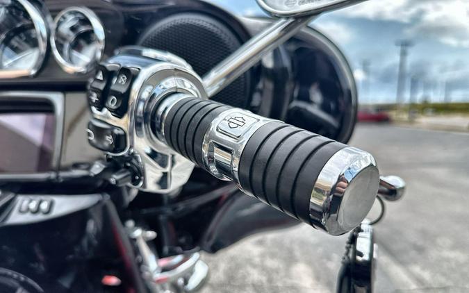 2022 Harley-Davidson® CVO™ Tri Glide® Dante’s Red Fade