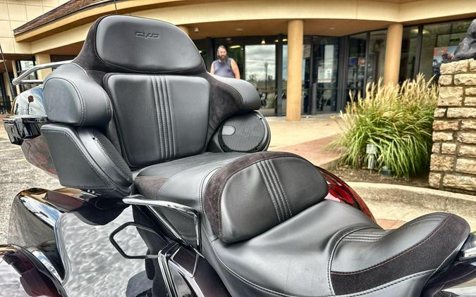 2022 Harley-Davidson® CVO™ Tri Glide® Dante’s Red Fade