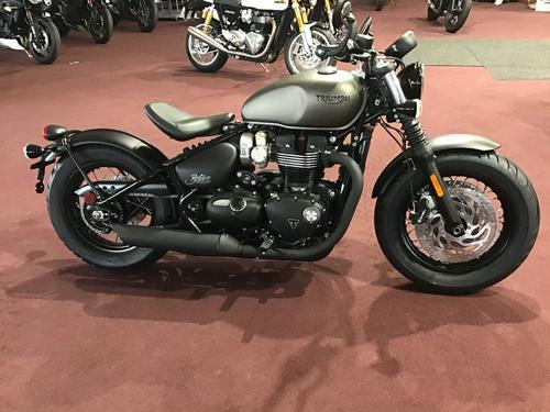 2019 Indian Scout Bobber vs. Triumph Bonneville Bobber Black: Comparison Review