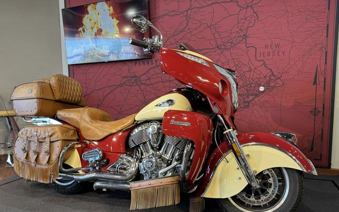 2017 Indian Motorcycle® Roadmaster® Classic Indian Motorcycle ® Red over Ivory Cream