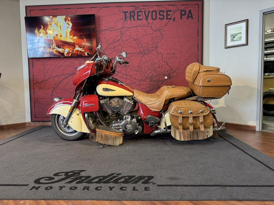 2017 Indian Motorcycle® Roadmaster® Classic Indian Motorcycle ® Red over Ivory Cream
