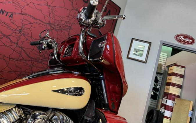 2017 Indian Motorcycle® Roadmaster® Classic Indian Motorcycle ® Red over Ivory Cream