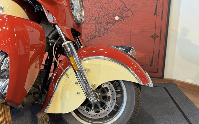 2017 Indian Motorcycle® Roadmaster® Classic Indian Motorcycle ® Red over Ivory Cream
