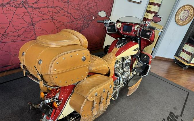 2017 Indian Motorcycle® Roadmaster® Classic Indian Motorcycle ® Red over Ivory Cream