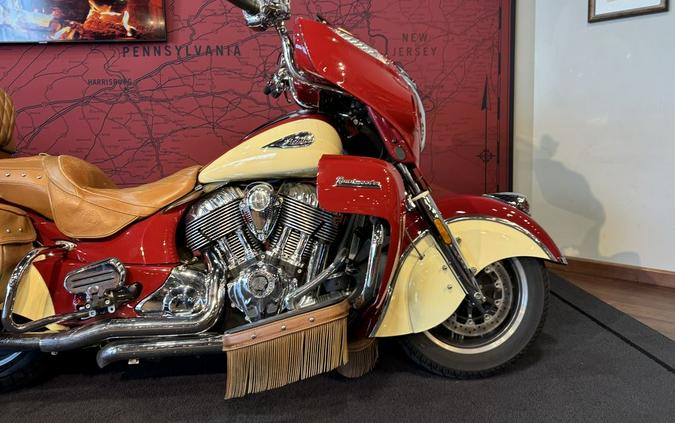 2017 Indian Motorcycle® Roadmaster® Classic Indian Motorcycle ® Red over Ivory Cream