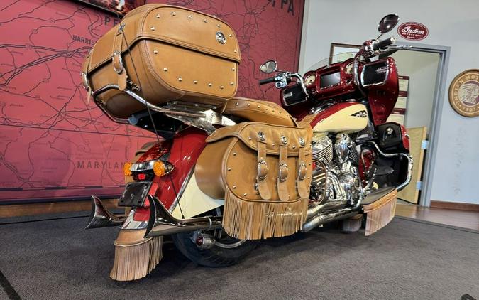 2017 Indian Motorcycle® Roadmaster® Classic Indian Motorcycle ® Red over Ivory Cream