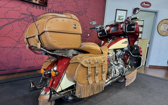 2017 Indian Motorcycle® Roadmaster® Classic Indian Motorcycle ® Red over Ivory Cream