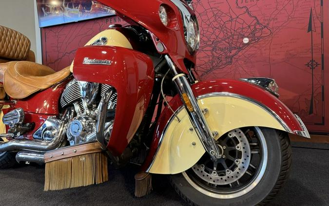 2017 Indian Motorcycle® Roadmaster® Classic Indian Motorcycle ® Red over Ivory Cream