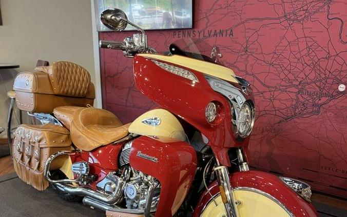 2017 Indian Motorcycle® Roadmaster® Classic Indian Motorcycle ® Red over Ivory Cream