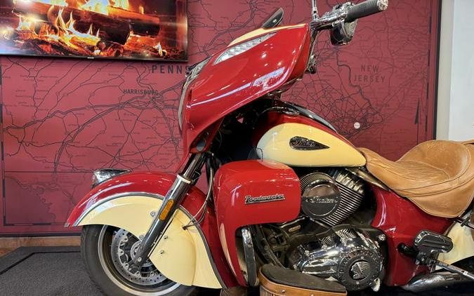 2017 Indian Motorcycle® Roadmaster® Classic Indian Motorcycle ® Red over Ivory Cream