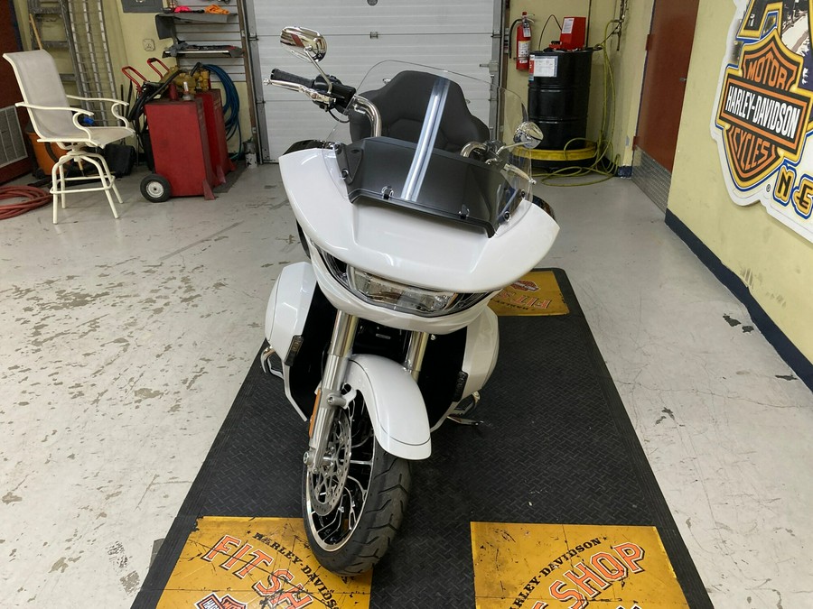 2026 Harley-Davidson® Road Glide Limited White Onyx Pearl Chrome Trim FLTRXL