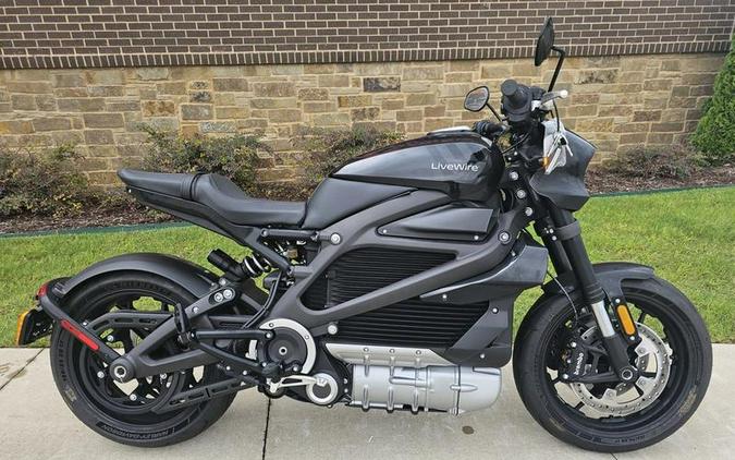 2021 LiveWire One Review [27 Fast Facts – Electric Motorcycle]