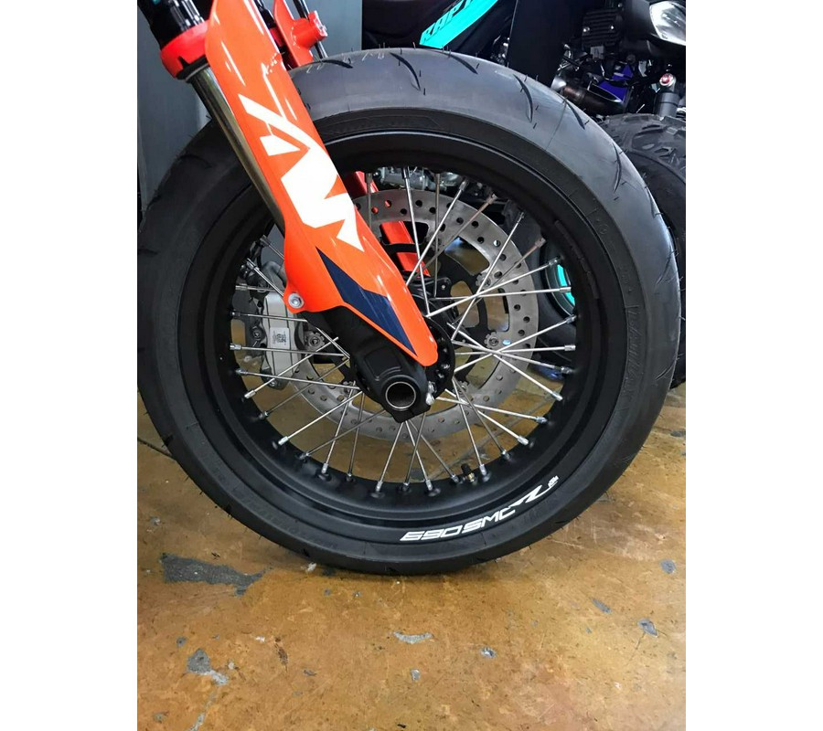 2024 KTM 690 SMC R