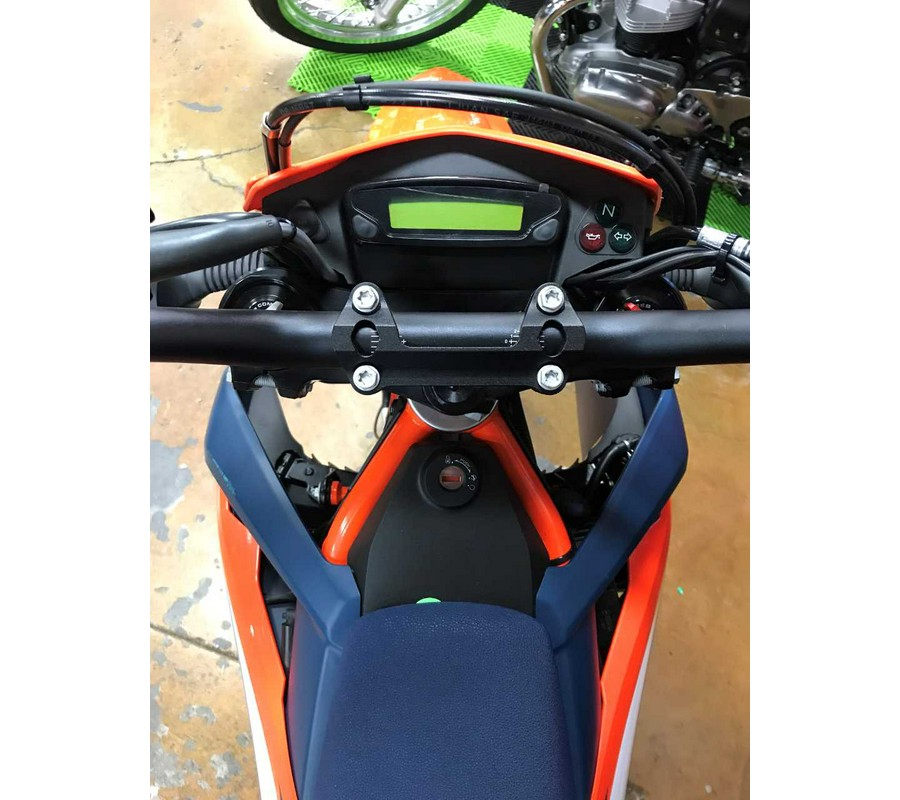 2024 KTM 690 SMC R