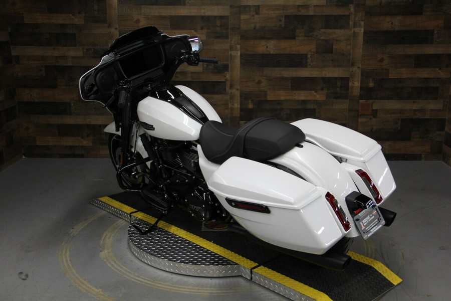 2024 Harley-Davidson Street Glide® White Onyx Pearl - Black Finish