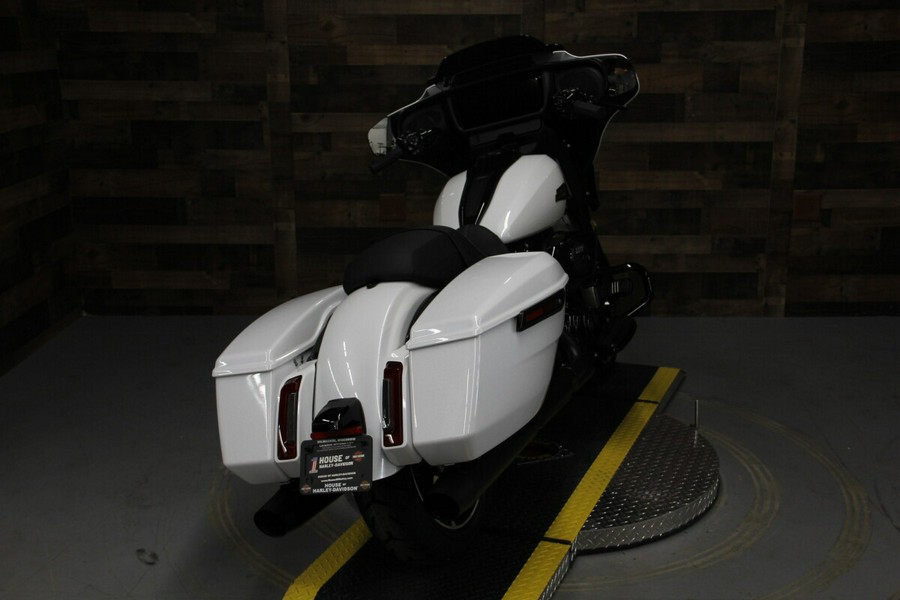 2024 Harley-Davidson Street Glide® White Onyx Pearl - Black Finish