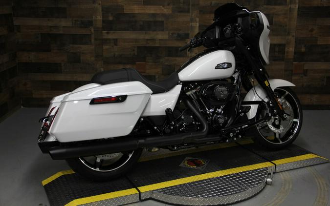 2024 Harley-Davidson Street Glide® White Onyx Pearl - Black Finish