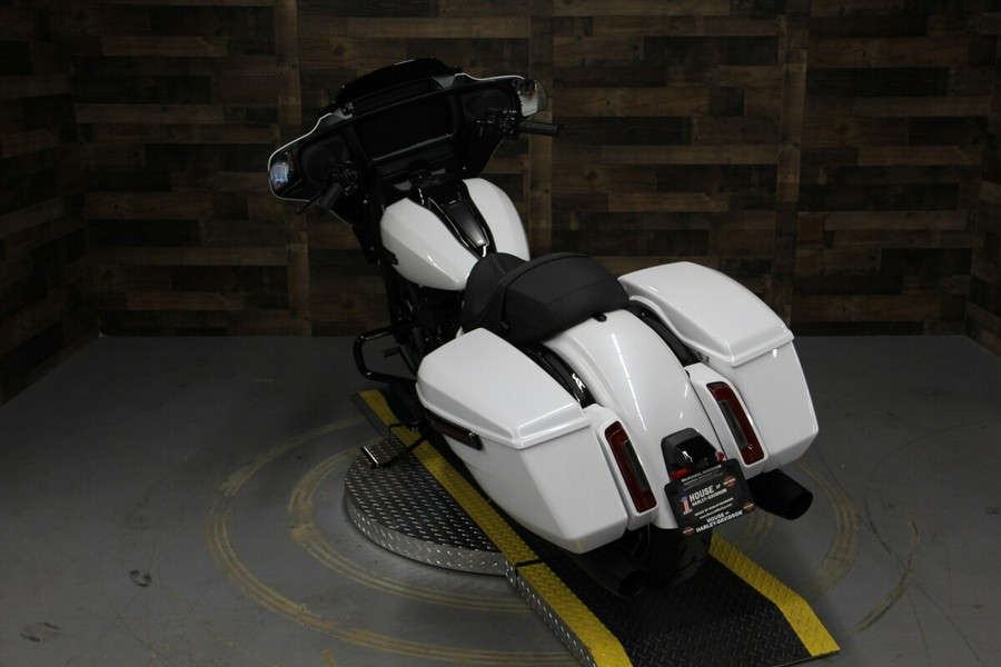 2024 Harley-Davidson Street Glide® White Onyx Pearl - Black Finish