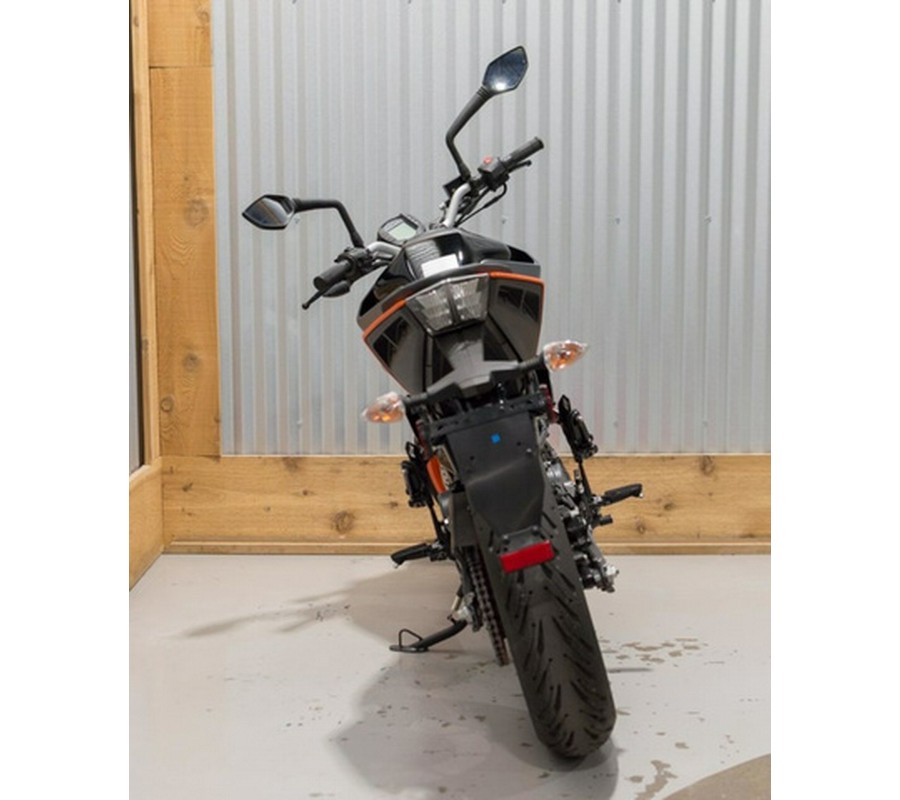 2023 KTM Duke 200