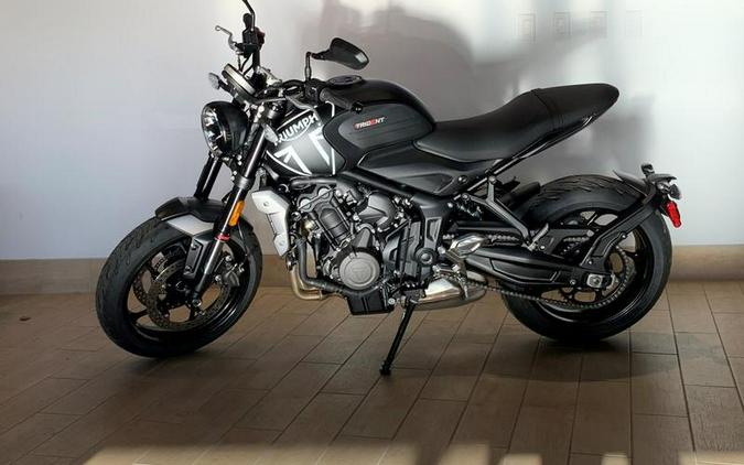 2024 Triumph Trident 660 Sapphire Black