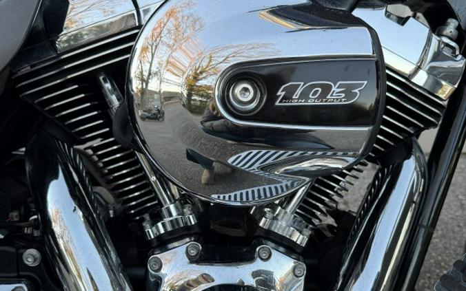 2016 Harley-Davidson® FLHR Road King®