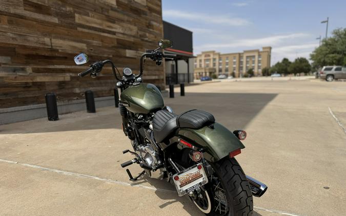 2026 Harley-Davidson® Street Bob® Olive Steel Metallic Chrome Laced Wheels