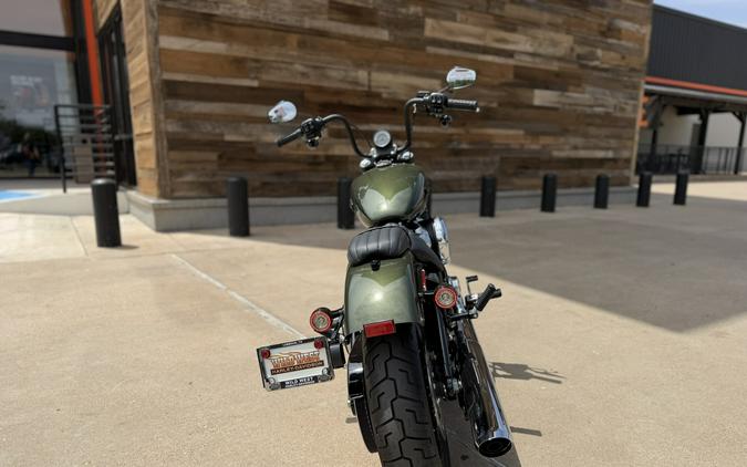2026 Harley-Davidson® Street Bob® Olive Steel Metallic Chrome Laced Wheels