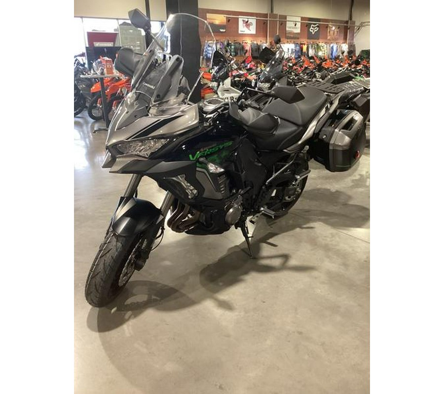 2023 Kawasaki Versys® 1000 SE LT+