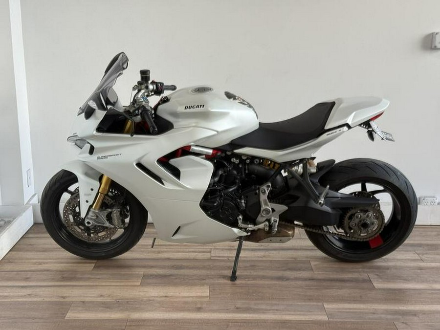 2021 Ducati SuperSport 950 S White Silk fairing