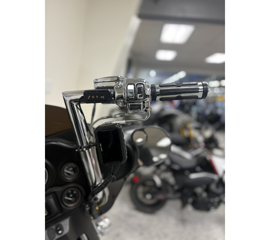 2005 Harley-Davidson® Electra Glide® Standard FLHT - UO1237