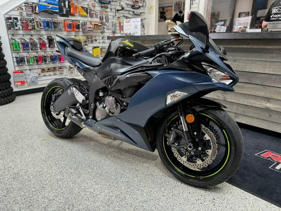 2023 Kawasaki Ninja® ZX™-6R Metallic Matte Twilight Blue/Metallic Diablo Black