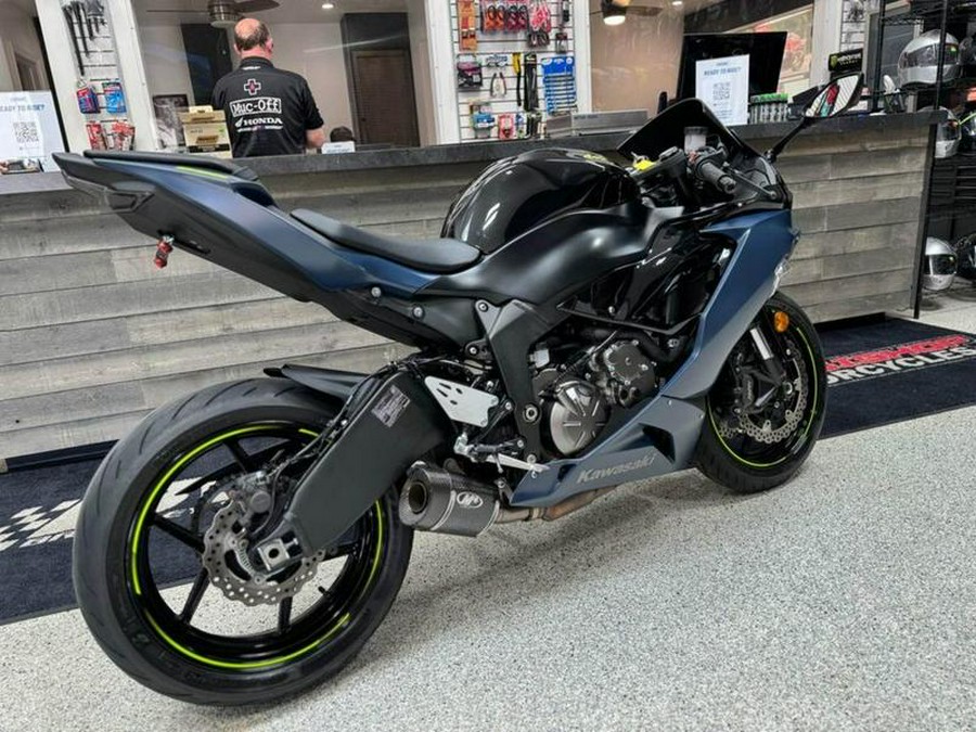 2023 Kawasaki Ninja® ZX™-6R Metallic Matte Twilight Blue/Metallic Diablo Black