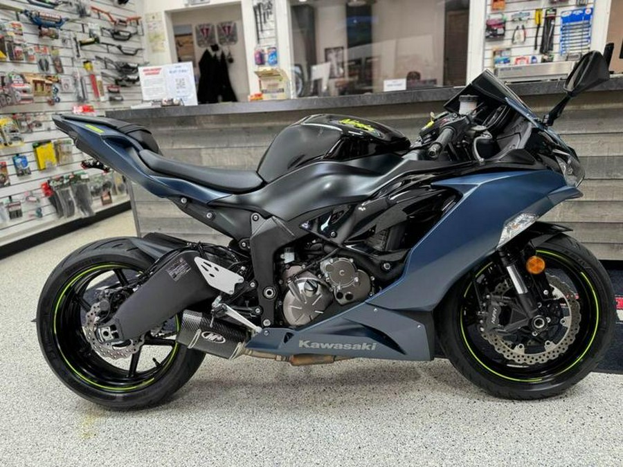 2023 Kawasaki Ninja® ZX™-6R Metallic Matte Twilight Blue/Metallic Diablo Black