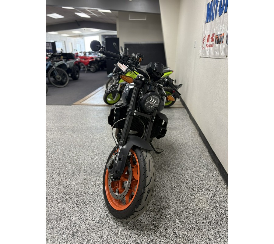 2023 Indian Motorcycle FTR Stealth Gray / Orange Burst - UO8637